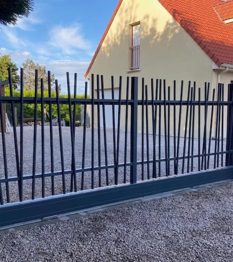 Portail barreaudé